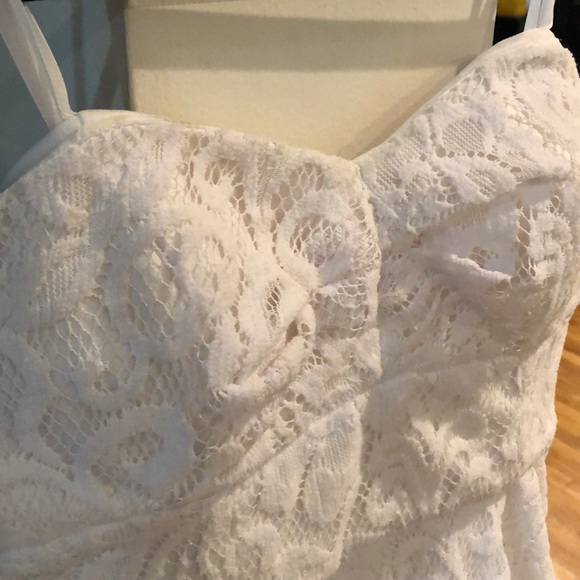 White lace dress - Picture 2 of 4